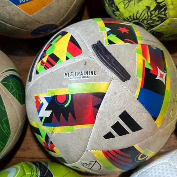 Size 4 soccer ball - Picture 7 of 10